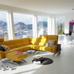 Desain Ruang Tamu Dengan Sofa Kuning Modern