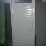 Model Pintu Kamar Mandi Putih Aluminium