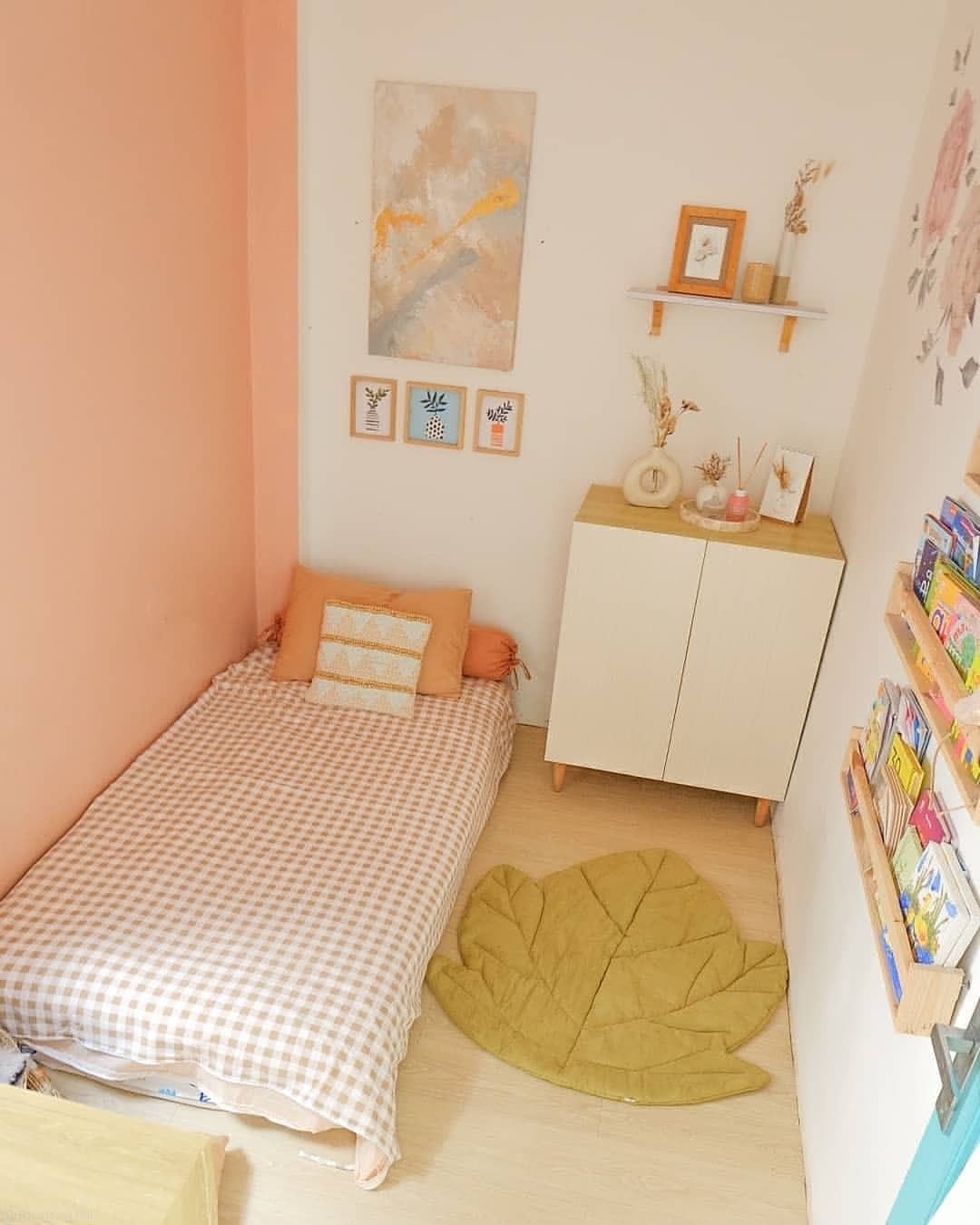 kasur ukuran 120x200 pada kamar anak warna pastel cantik